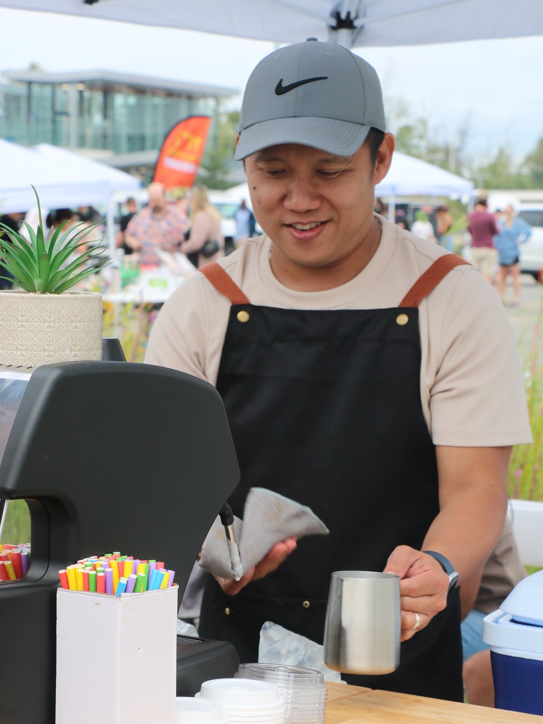 Emil Yanga at the Kmusta cart